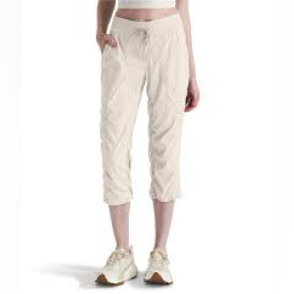 Lululemon Athletica Cream Capris 633